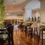 Ξενοδοχείο Conrad 5*